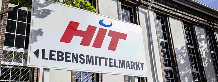 HIT Markt Außenfassade, Schild HIT Lebensmittelmarkt