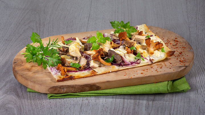 Flammkuchen mit Pilzen und Brie | Rezepte | HIT