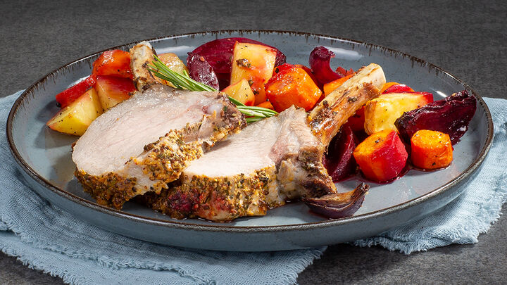 Iberico Schweinekarree mit Kräuter-Senf-Marinade | Rezepte | HIT