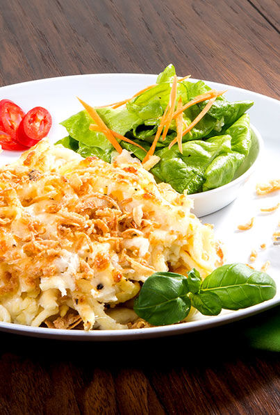 Kasespatzle Mit Salat